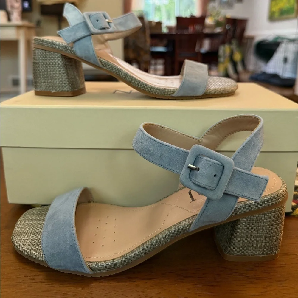 Nydj suede Women's Blue Sandals sz 7 NEW $130 retail